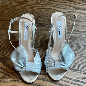 Nina bow silver metallic  fabric strappy  Women's Heels size 7.5